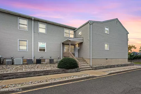 213 Main St #18, Keansburg, NJ 07734