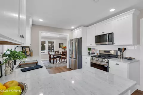 18 Meadowbrook Rd, Brick, NJ 08723