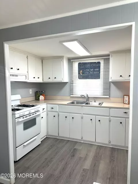 Kitchen - 4 12 E Trl, Brick, NJ 08724 photo 4 of 4
