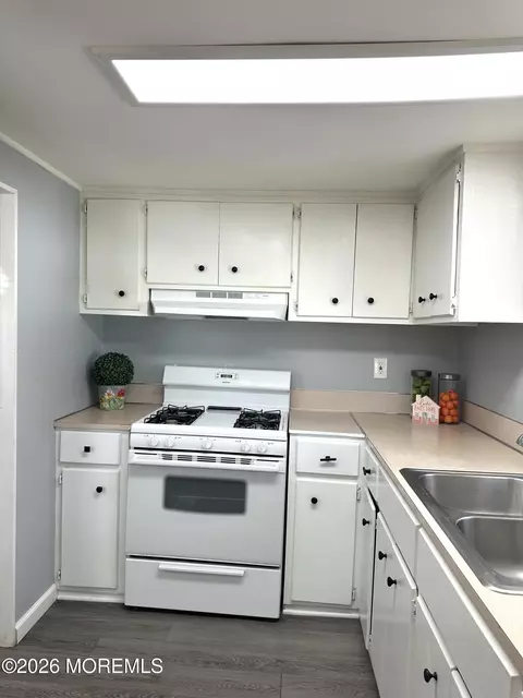 Kitchen - 4 12 E Trl, Brick, NJ 08724 photo 3 of 4