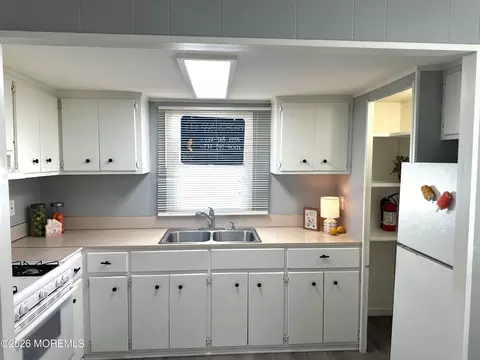 Kitchen - 4 12 E Trl, Brick, NJ 08724 photo 1 of 4