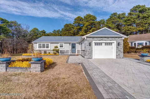 9 Saint Francois Ct, Toms River, NJ 08757