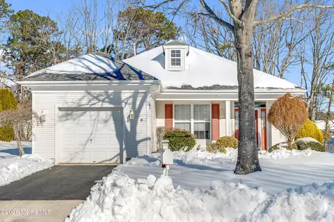 95 Golden Seasons Dr, Lakewood, NJ 08701