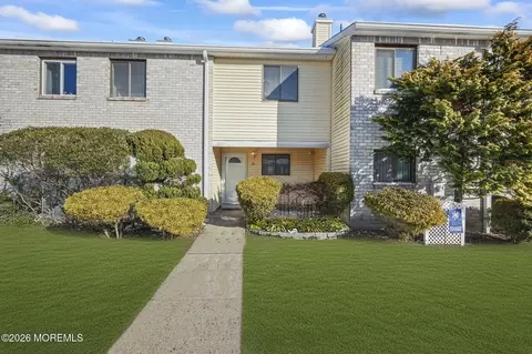 26 Front Ct, Old Bridge, NJ 08857