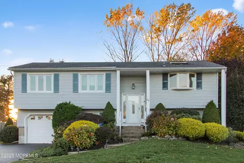 20 Galway Dr, Hazlet, NJ 07730