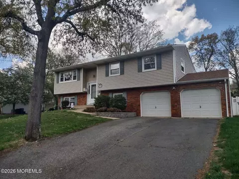10 Lexington Rd, Howell, NJ 07731