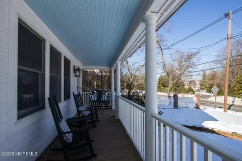 Exterior - 39 E River Rd, Rumson, NJ 07760 photo 2 of 5
