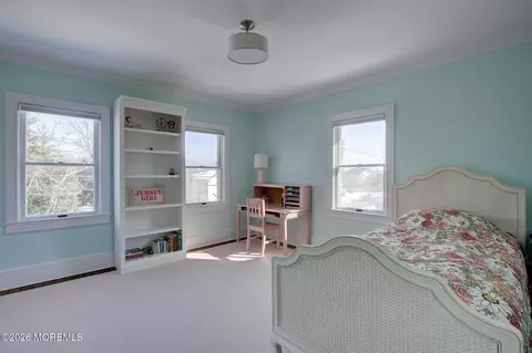 Bedroom - 39 E River Rd, Rumson, NJ 07760 photo 3 of 5