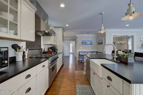 Kitchen - 39 E River Rd, Rumson, NJ 07760 photo 3 of 4