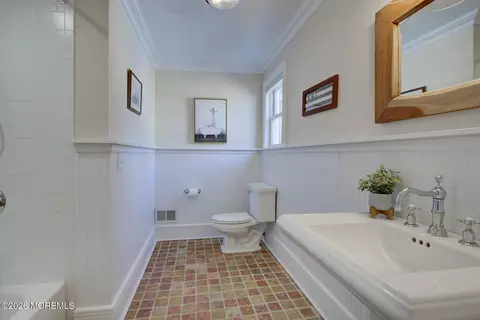 Bath - 39 E River Rd, Rumson, NJ 07760 photo 3 of 3