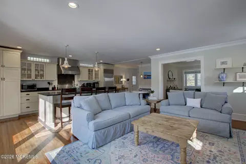 Living - 39 E River Rd, Rumson, NJ 07760 photo 2 of 3