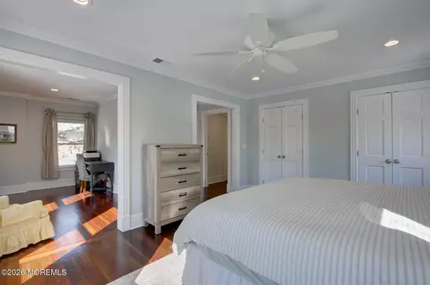 Bedroom - 39 E River Rd, Rumson, NJ 07760 photo 2 of 5