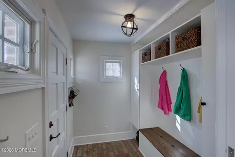 Entry Way - 39 E River Rd, Rumson, NJ 07760 photo 1 of 1