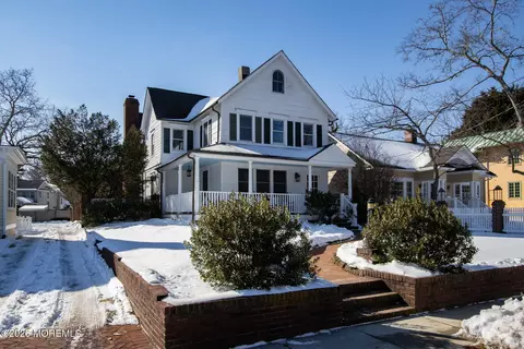 39 E River Rd, Rumson, NJ 07760