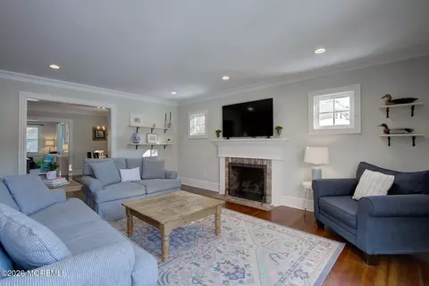 Living - 39 E River Rd, Rumson, NJ 07760 photo 3 of 3