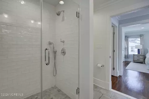 Bath - 39 E River Rd, Rumson, NJ 07760 photo 2 of 3