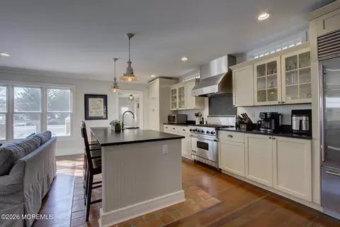 Kitchen - 39 E River Rd, Rumson, NJ 07760 photo 1 of 4