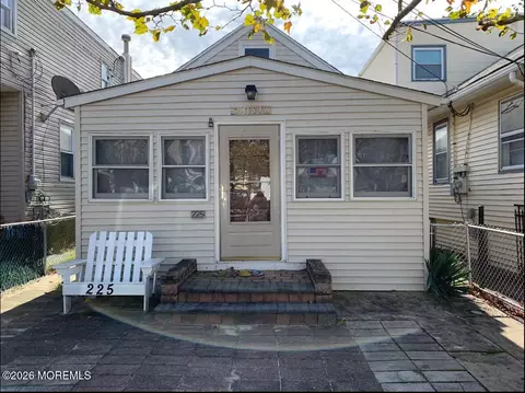 225 Grant Ave, Seaside Heights, NJ 08751