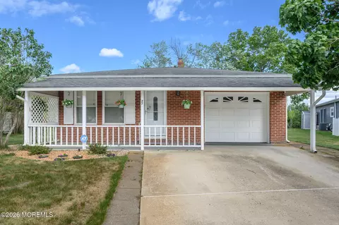 27 Bahamia Dr, Toms River, NJ 08757