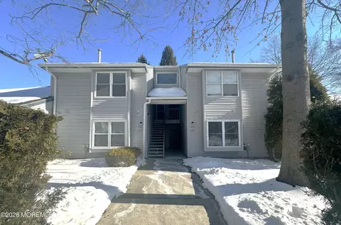252 Sunshine Ct, Englishtown, NJ 07726