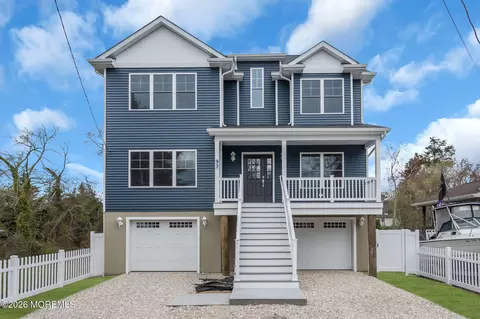 93 Longfellow Ave, Toms River, NJ 08753