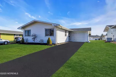 37 Central Blvd, Brick, NJ 08724