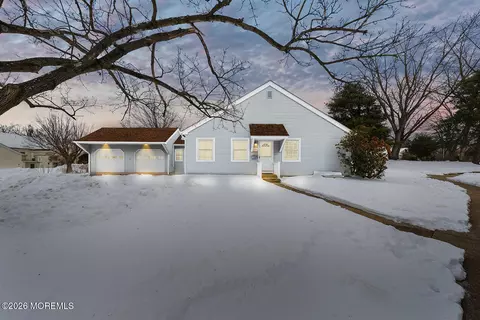 21 Plaza Del Campillo #A, Freehold, NJ 07728