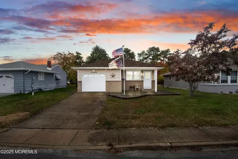 438 Jamaica Blvd, Toms River, NJ 08757