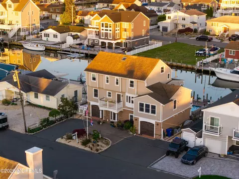 608 Conroy Ave, Toms River, NJ 08753