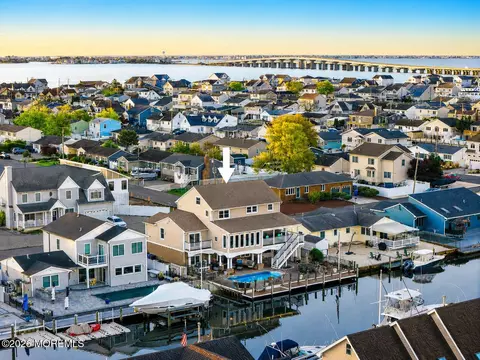 608 Conroy Ave, Toms River, NJ 08753