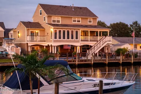608 Conroy Ave, Toms River, NJ 08753