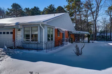 10 B Lenape Dr #B, Whiting, NJ 08759