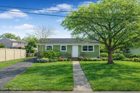 385 Delaware Dr, Brick, NJ 08723