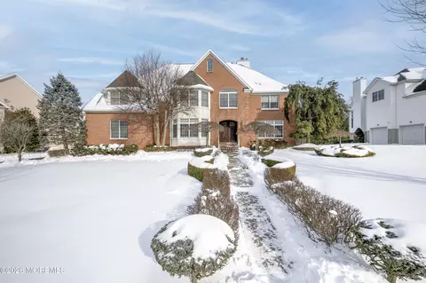 8 Landmark Ln, Marlboro, NJ 07746