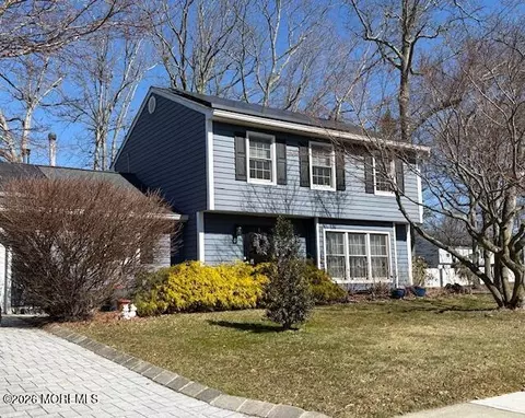 28 Standish Dr, Howell, NJ 07731