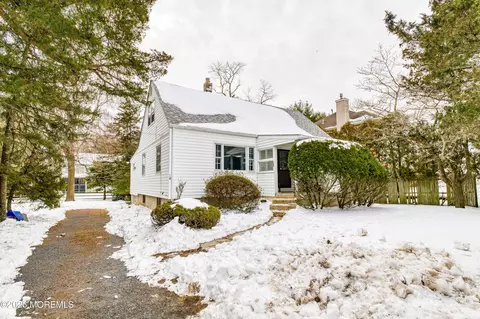 432 W Park Ave, Oakhurst, NJ 07755