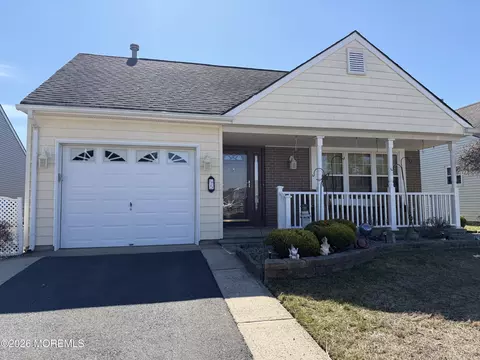 5 Prince Charles Dr, Toms River, NJ 08757