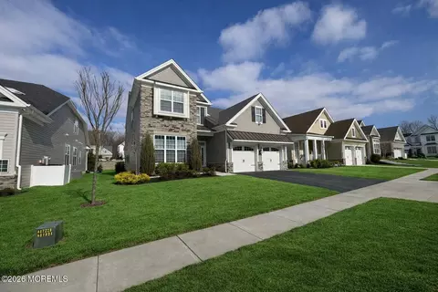 39 Flagstone Ct, Freehold, NJ 07728
