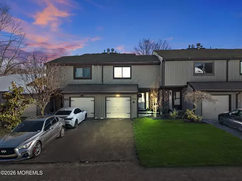 155 Penn Ct #136, Old Bridge, NJ 08857