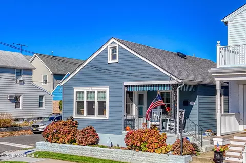 125 Stockton Ave, Ocean Grove, NJ 07756