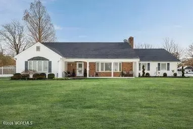 46 Winchester Dr, Freehold, NJ 07728