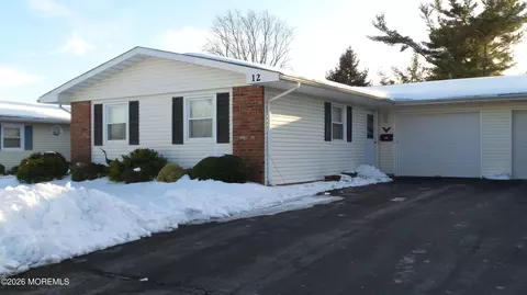 12 Barker St, Brick, NJ 08724