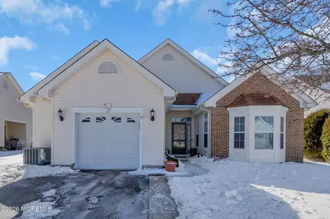 37 Butler Ave, Bayville, NJ 08721