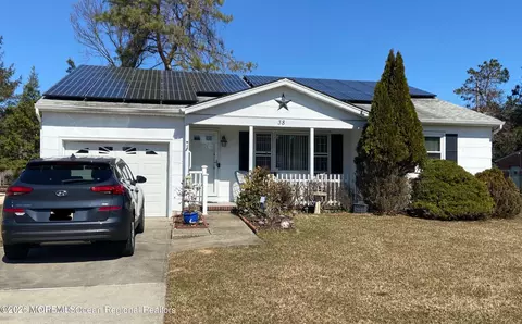 38 Whitmore Dr, Toms River, NJ 08757