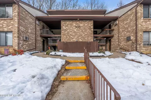 160 Cross Slope Ct # J, Manalapan, NJ 07726