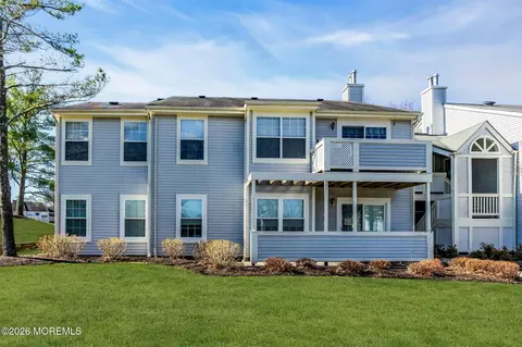 402 Brookview Ct, Howell, NJ 07731