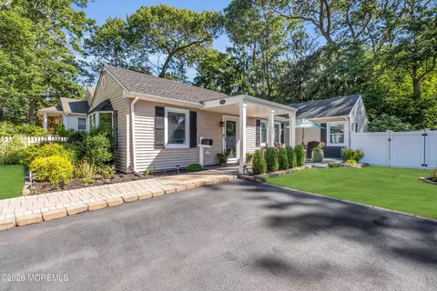 187 Pinecrest Rd, Oakhurst, NJ 07755