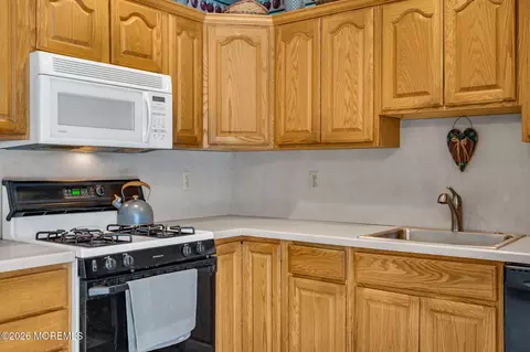 Kitchen - 8 Trinity Pl, Jackson, NJ 08527 photo 4 of 5