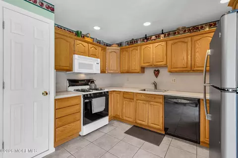 Kitchen - 8 Trinity Pl, Jackson, NJ 08527 photo 3 of 5