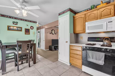 Kitchen - 8 Trinity Pl, Jackson, NJ 08527 photo 5 of 5